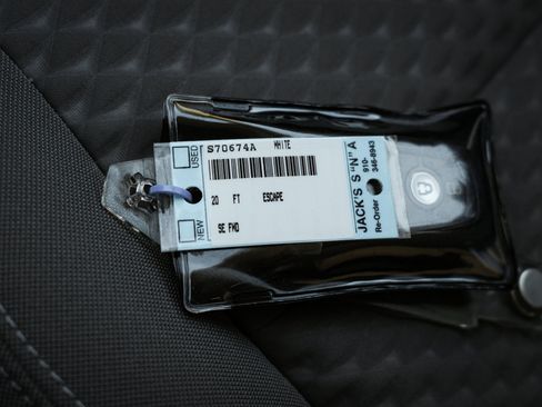 Used 2020 Ford Escape SE image 38