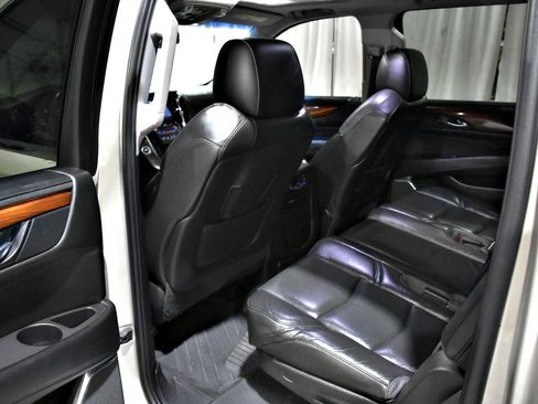 Used 2016 Cadillac Escalade ESV Luxury image 18