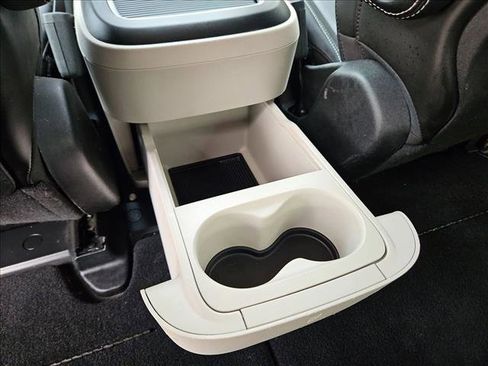 Used 2024 Chrysler Pacifica Touring-L image 15