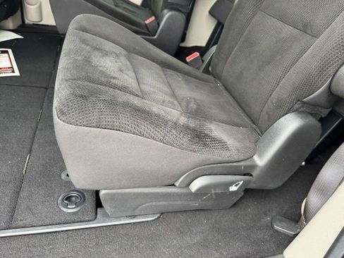 Used 2019 Dodge Grand Caravan SE w/ UConnect Hands-Free Group image 9