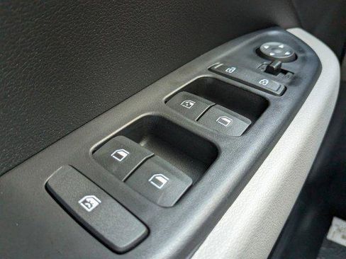 New 2025 Hyundai Venue SEL image 16