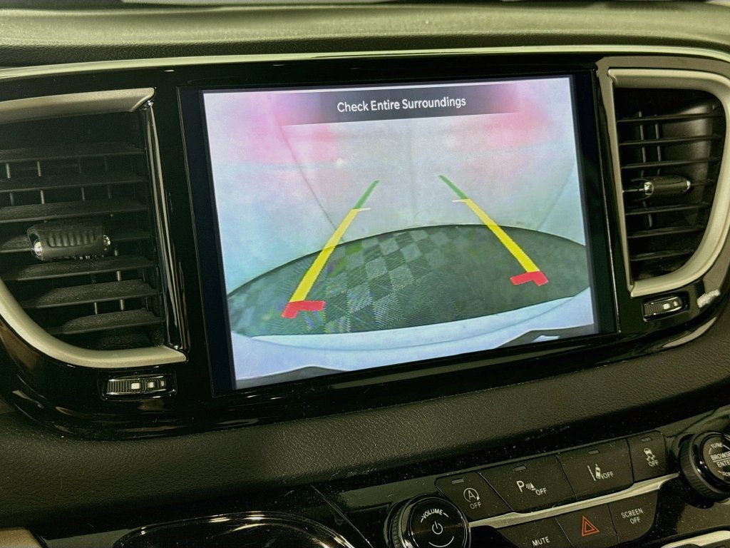 Used 2024 Chrysler Pacifica Touring-L FWD image 13