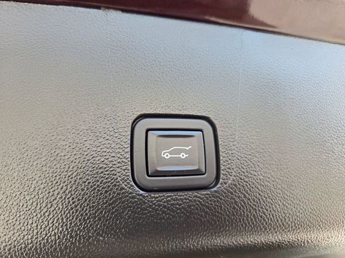 Used 2023 Chevrolet Traverse LT FWD image 12