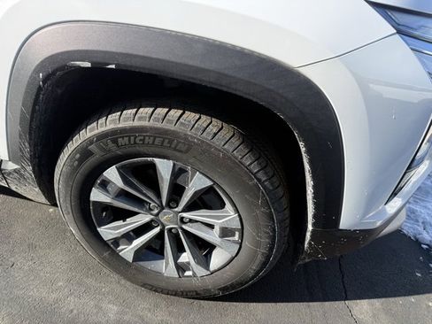 Used 2025 Chevrolet Equinox LT image 3