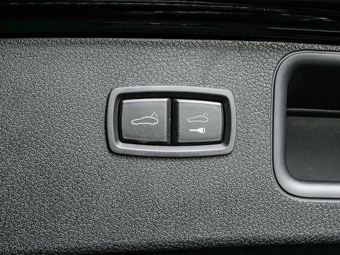 Certified 2025 Porsche Macan image 35