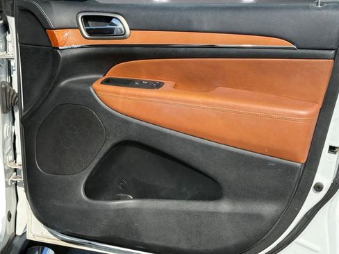 Used 2013 Jeep Grand Cherokee Overland w/ Advance Technology Group image 32