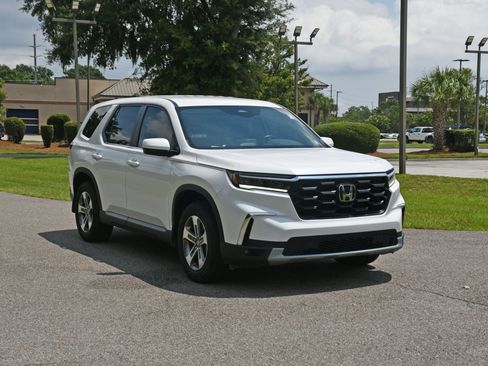 Used 2025 Honda Pilot EX-L image 6