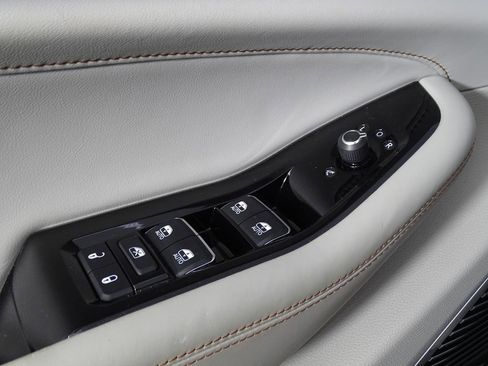 Used 2022 Jeep Grand Cherokee Overland image 19