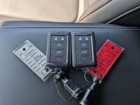 Used 2024 Jeep Grand Cherokee Limited w/ Luxury Tech Group II image 39