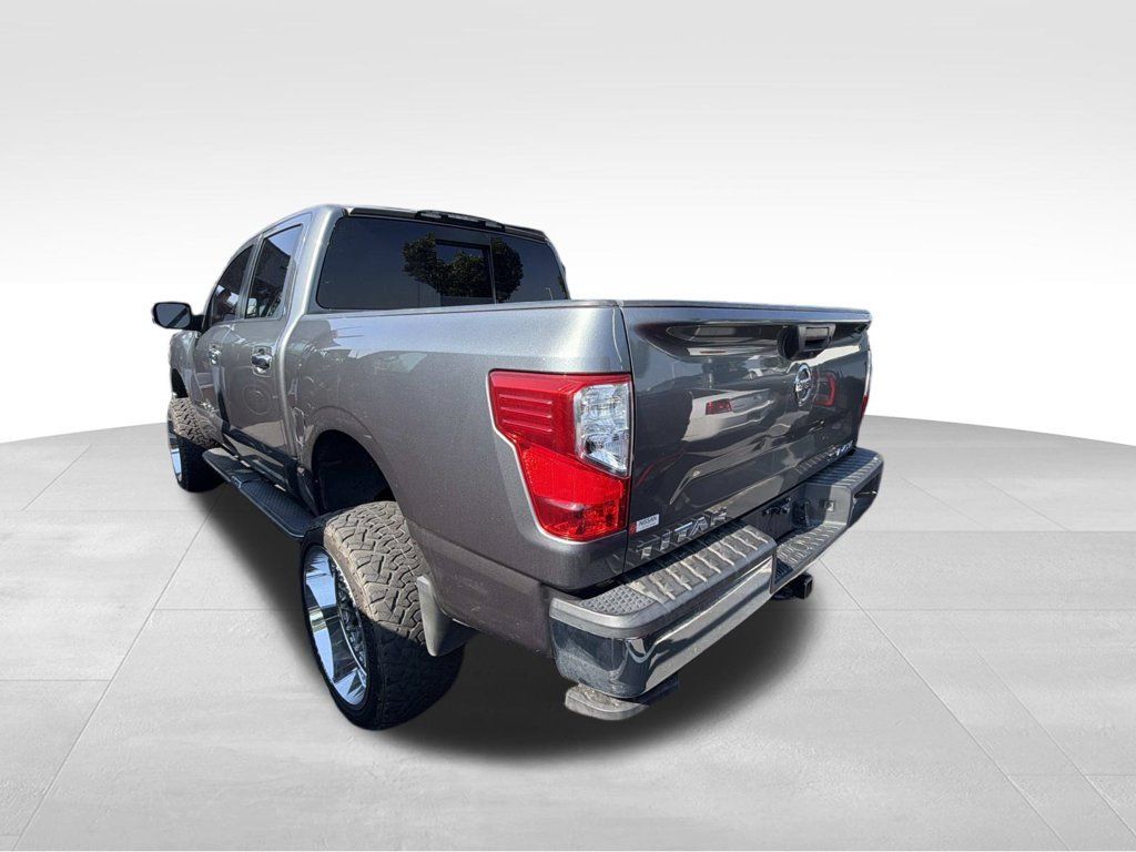 Used 2018 Nissan Titan SV AWD/4WD image 4