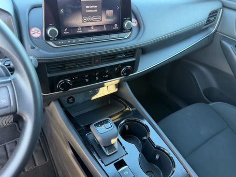 Used 2024 Nissan Rogue S image 9