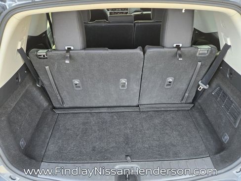 Used 2024 Nissan Pathfinder SV image 14