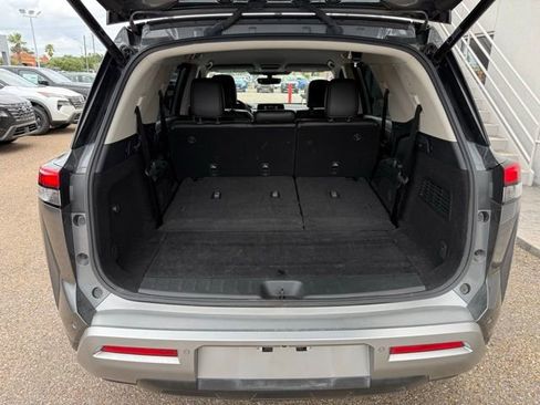 Certified 2024 Nissan Pathfinder SL image 16