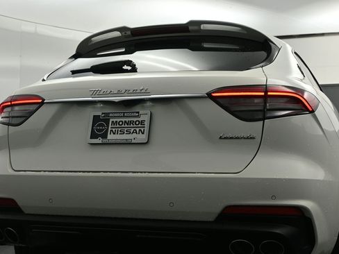 Used 2023 Maserati Levante Modena AWD/4WD image 13