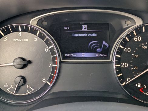 Used 2018 Nissan Pathfinder SV image 29