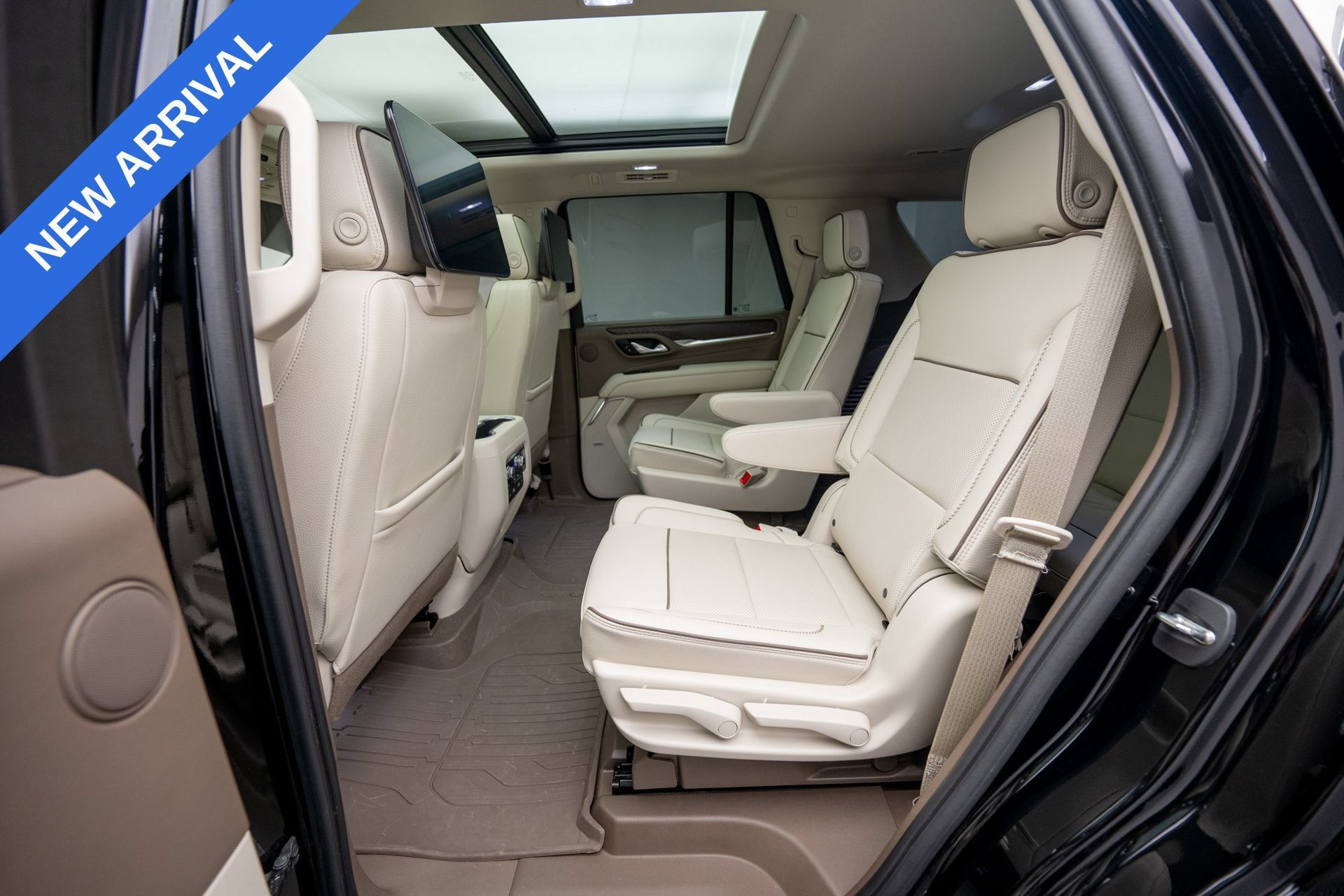 Used 2023 GMC Yukon Denali w/ Advanced Technology Package AWD/4WD image 19