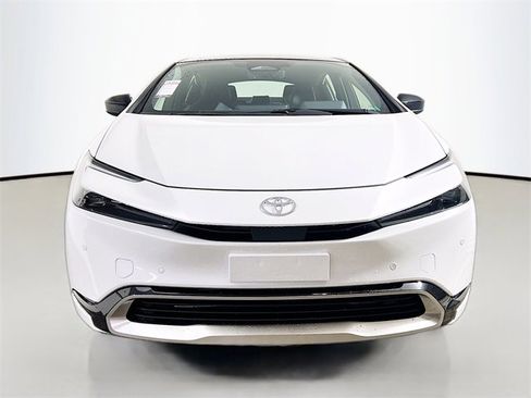 New 2025 Toyota Prius Plug-In Hybrid image 8