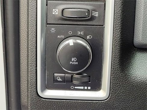 Used 2019 RAM 1500 Classic SLT image 14