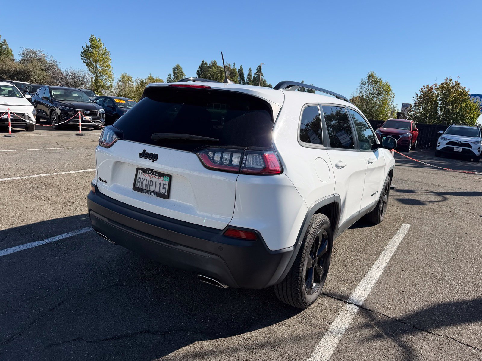 Used 2019 Jeep Cherokee Latitude Plus AWD/4WD image 5