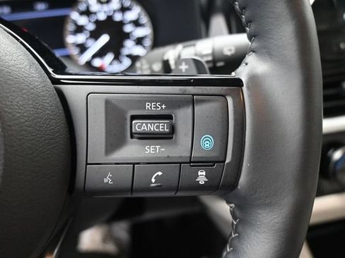 Used 2025 Nissan Pathfinder SL FWD image 42