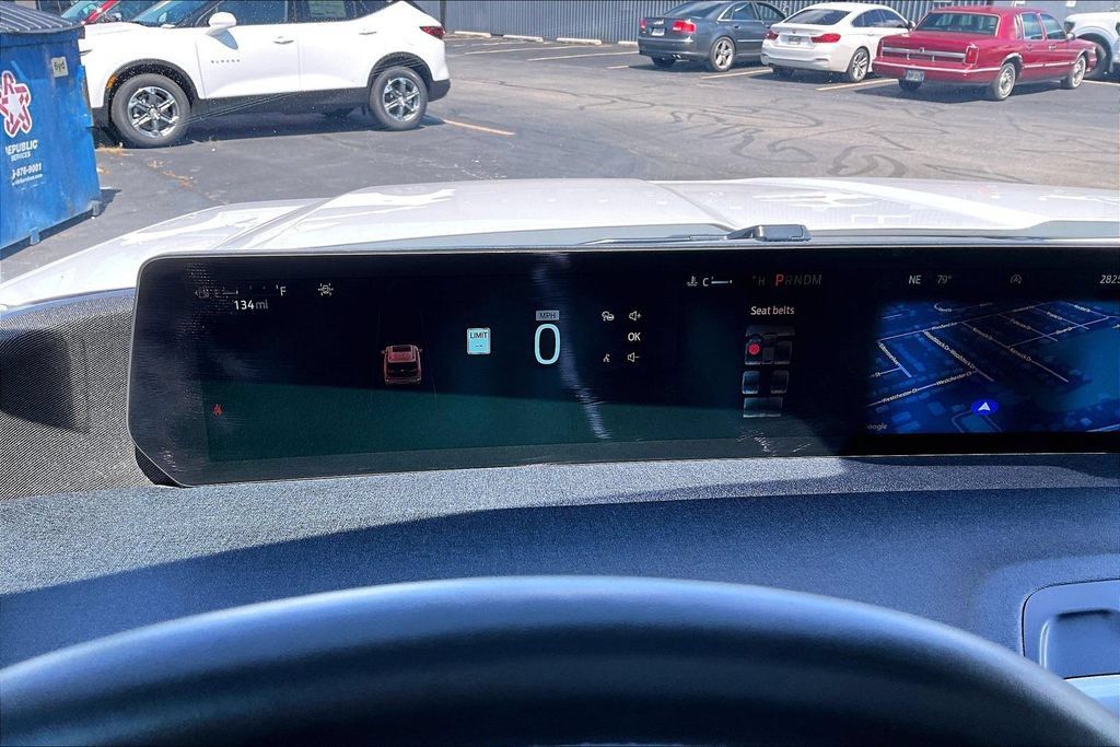 Used 2025 Ford Expedition Active RWD image 19