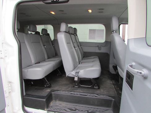 Used 2016 Ford Transit 150 XL RWD image 5