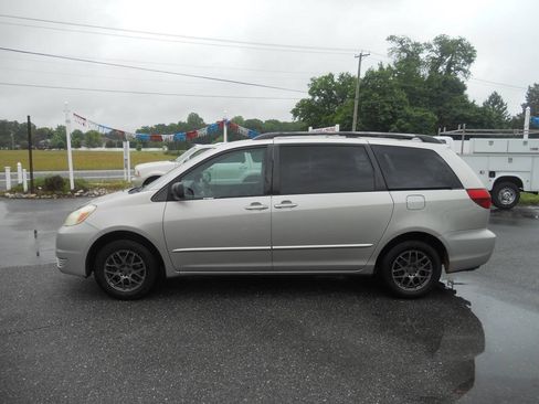 Used 2005 Toyota Sienna LE FWD image 1