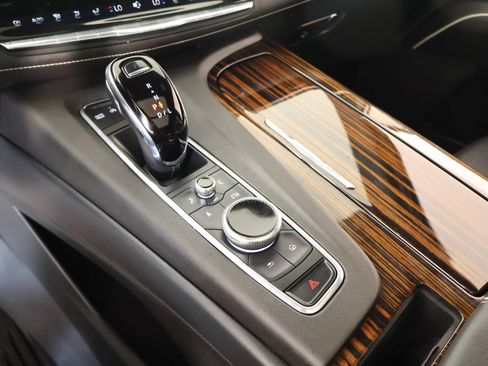 Used 2022 Cadillac Escalade Premium Luxury AWD/4WD image 8