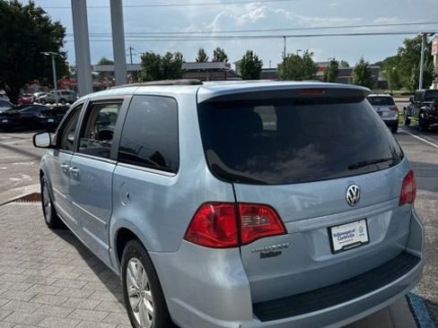 Used 2012 Volkswagen Routan SE FWD image 11