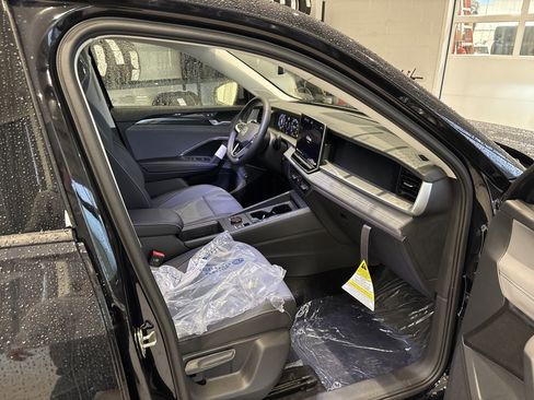 New 2026 Volkswagen Tiguan SE image 19