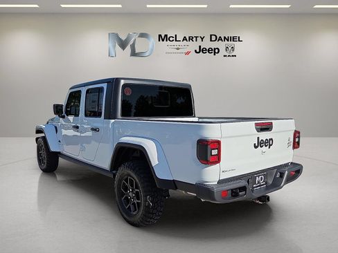 Used 2025 Jeep Gladiator Sport AWD/4WD image 4