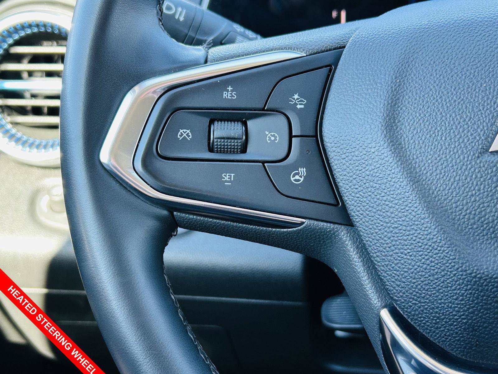 Used 2025 Chevrolet Trax LT w/ LT Convenience Package FWD image 6