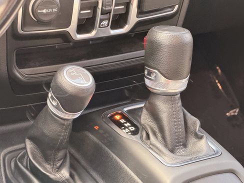 Used 2022 Jeep Gladiator Sport AWD/4WD image 17