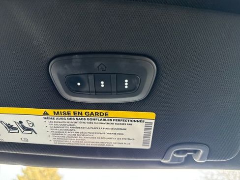 Used 2018 Chrysler Pacifica Touring-L w/ Premium Audio Group image 39