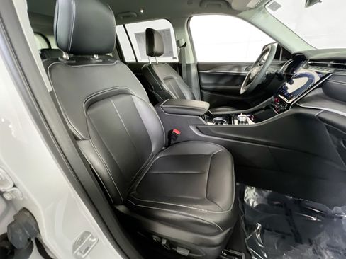 Used 2023 Jeep Grand Cherokee Limited AWD/4WD image 27
