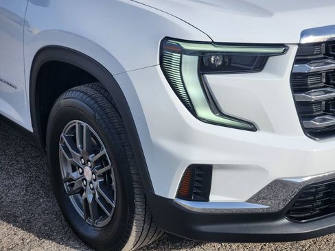 Used 2025 GMC Acadia Elevation image 9