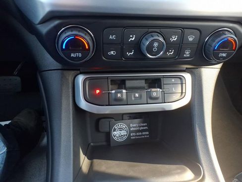 Used 2022 GMC Acadia SLT w/ Elevation Edition image 19