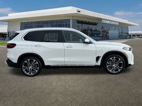 Used 2025 BMW X5 sDrive40i w/ Premium Package image 11