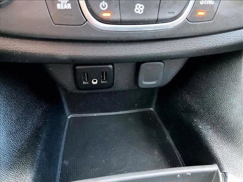 Certified 2021 Chevrolet Traverse LT image 26