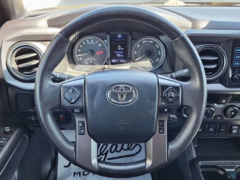 Used 2018 Toyota Tacoma TRD Off-Road w/ Technology Package AWD/4WD image 20