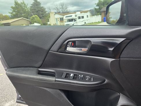 Used 2016 Honda Accord LX image 11