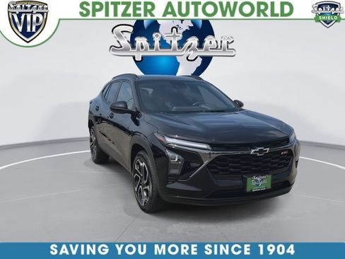 Certified 2025 Chevrolet Trax RS w/ Driver Confidence Package FWD image 3