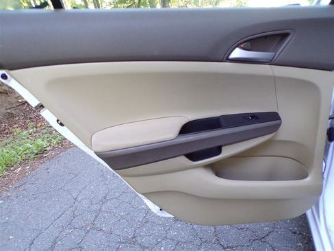 Used 2009 Honda Accord LX-P image 23