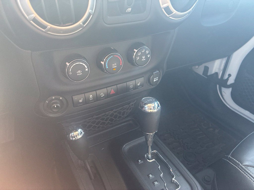 Used 2017 Jeep Wrangler Unlimited Rubicon AWD/4WD image 7