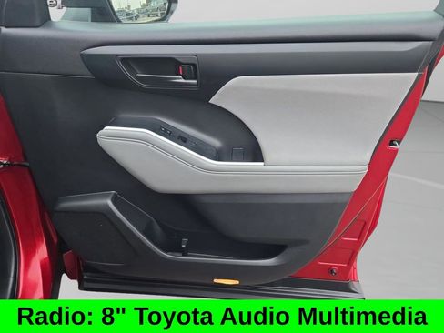 Used 2023 Toyota Highlander L image 16