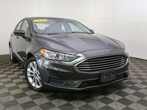 Used 2019 Ford Fusion SE FWD image 3