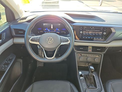 Used 2022 Volkswagen Taos SE FWD image 14