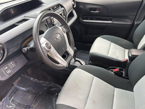 Used 2016 Toyota Prius C Two FWD image 9