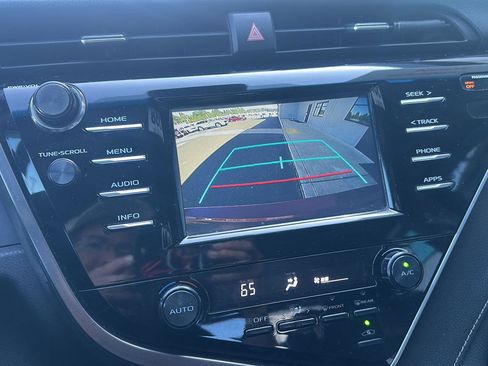 Used 2018 Toyota Camry SE FWD image 17