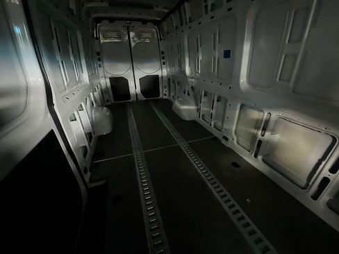 Used 2024 Mercedes-Benz Sprinter 2500 image 32